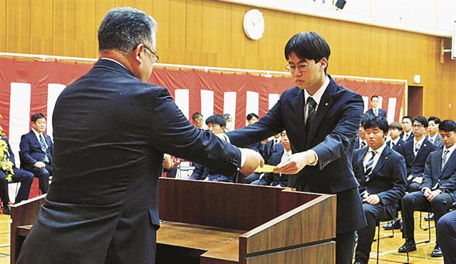 「安全貫き通す姿勢を大切に」/技能職社員69人へエール送る/関電工の新入社員修了式